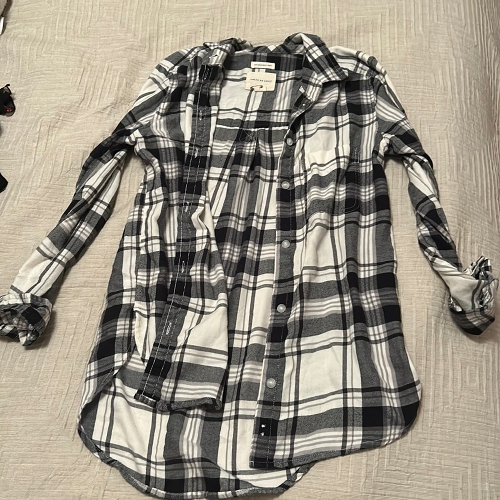 AE boyfriend plaid shirt. black and white. size xxs.